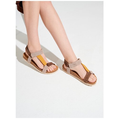 ���� �������� ����������� ������� ������������� FOOTWELL ������� �.36, ������ �� 5661 ���